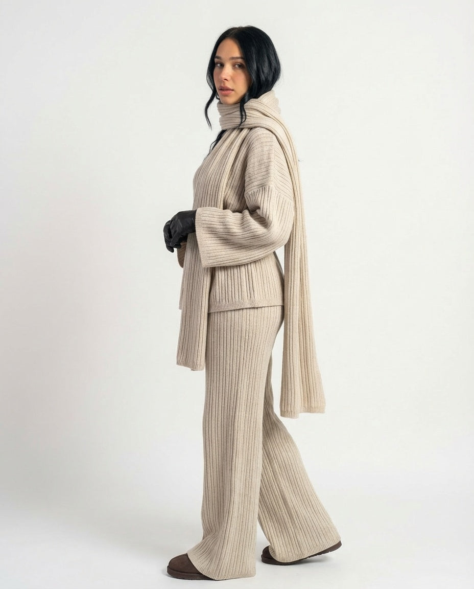 Moteriškas megztas komplektas 