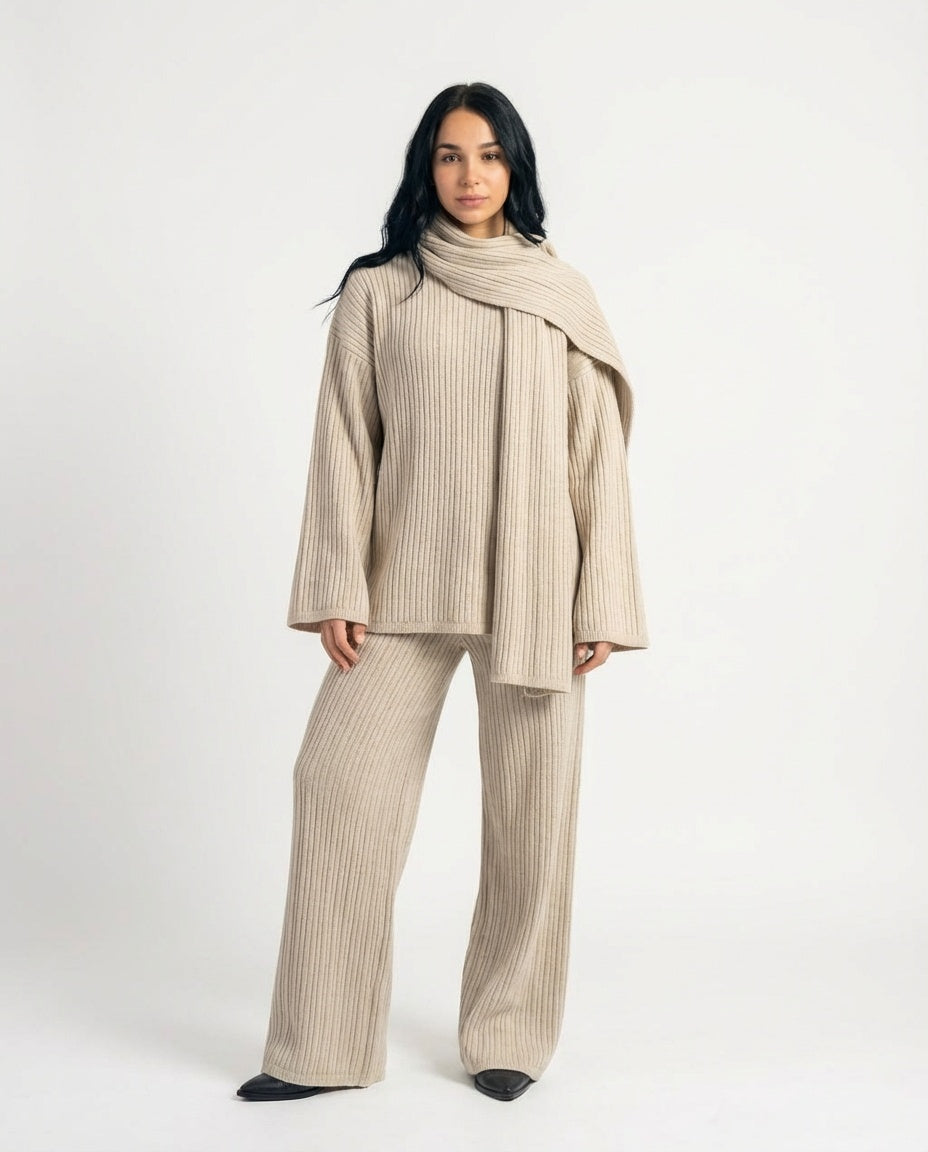 Moteriškas megztas komplektas 