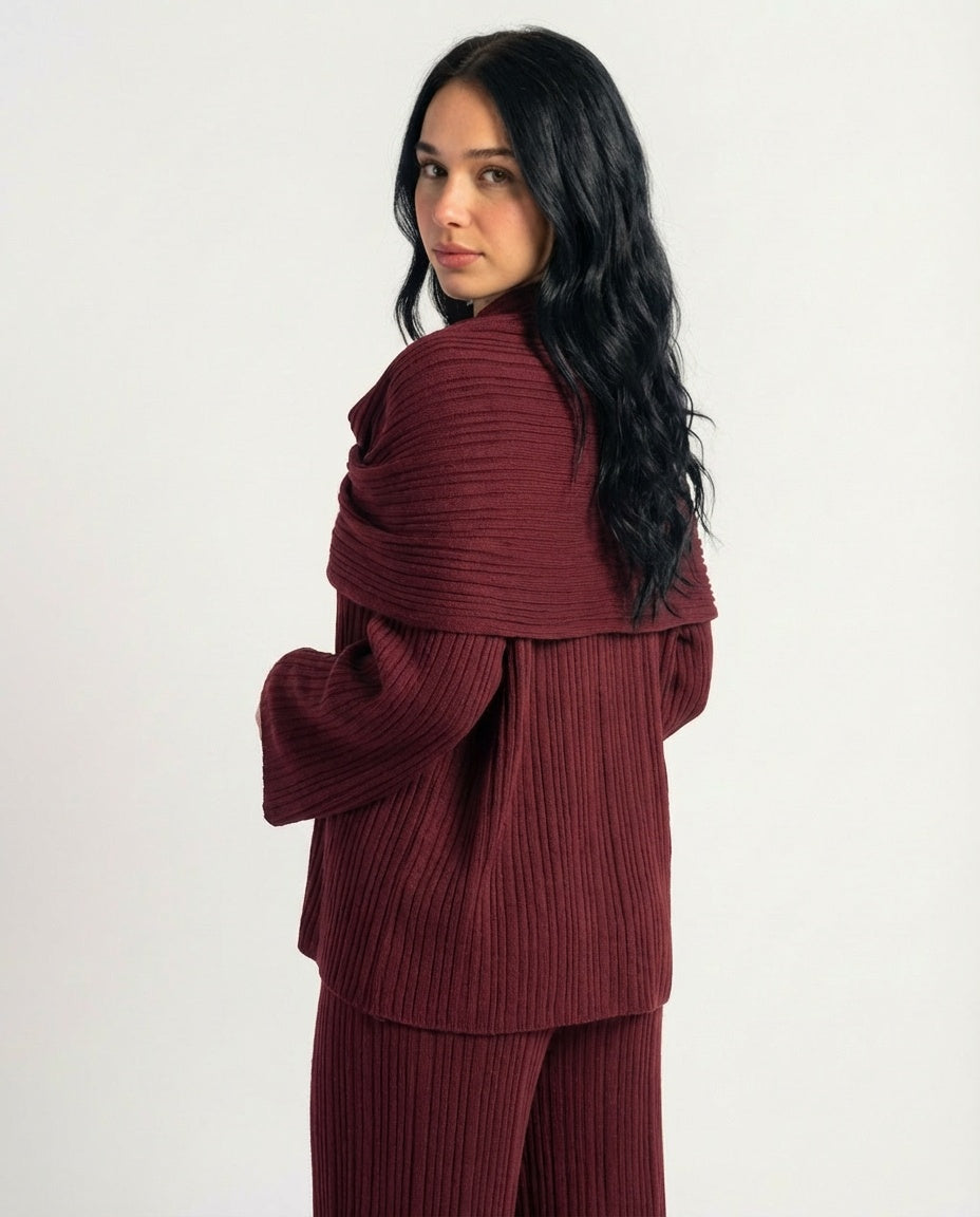 Moteriškas megztas komplektas 