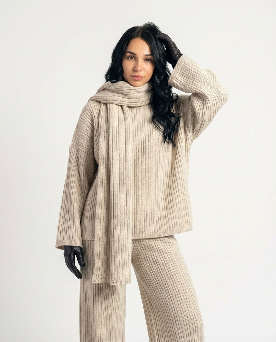 Moteriškas megztas komplektas 